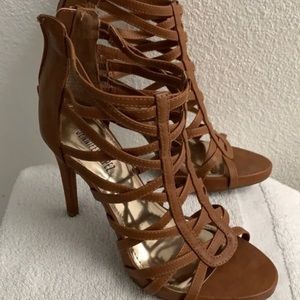 JLo pumps